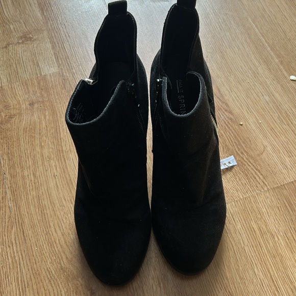 Black heeled boots - Picture 2 of 3